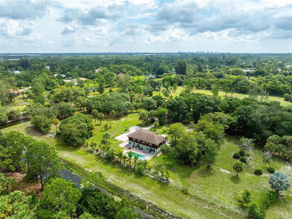 En Venta: $1,500,000 (5 camas, 3 baños, 2722 Pies cuadrados)