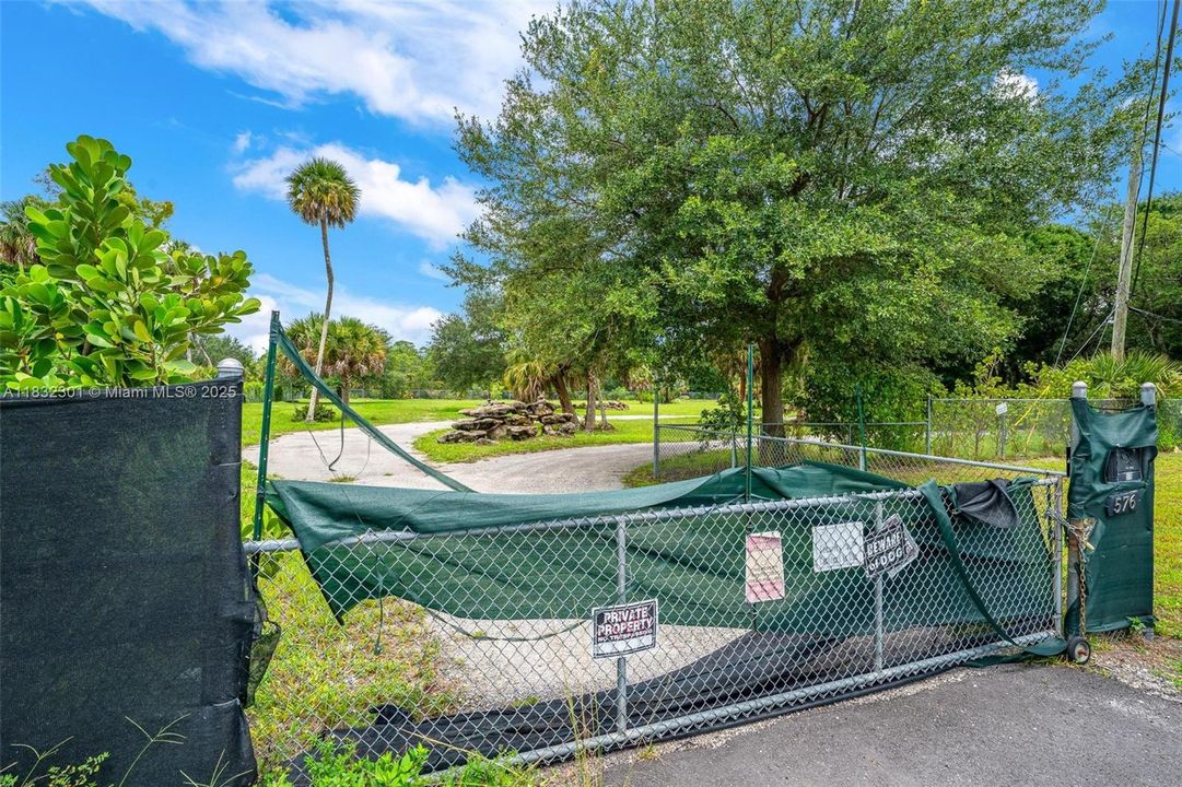 En Venta: $1,500,000 (5 camas, 3 baños, 2722 Pies cuadrados)