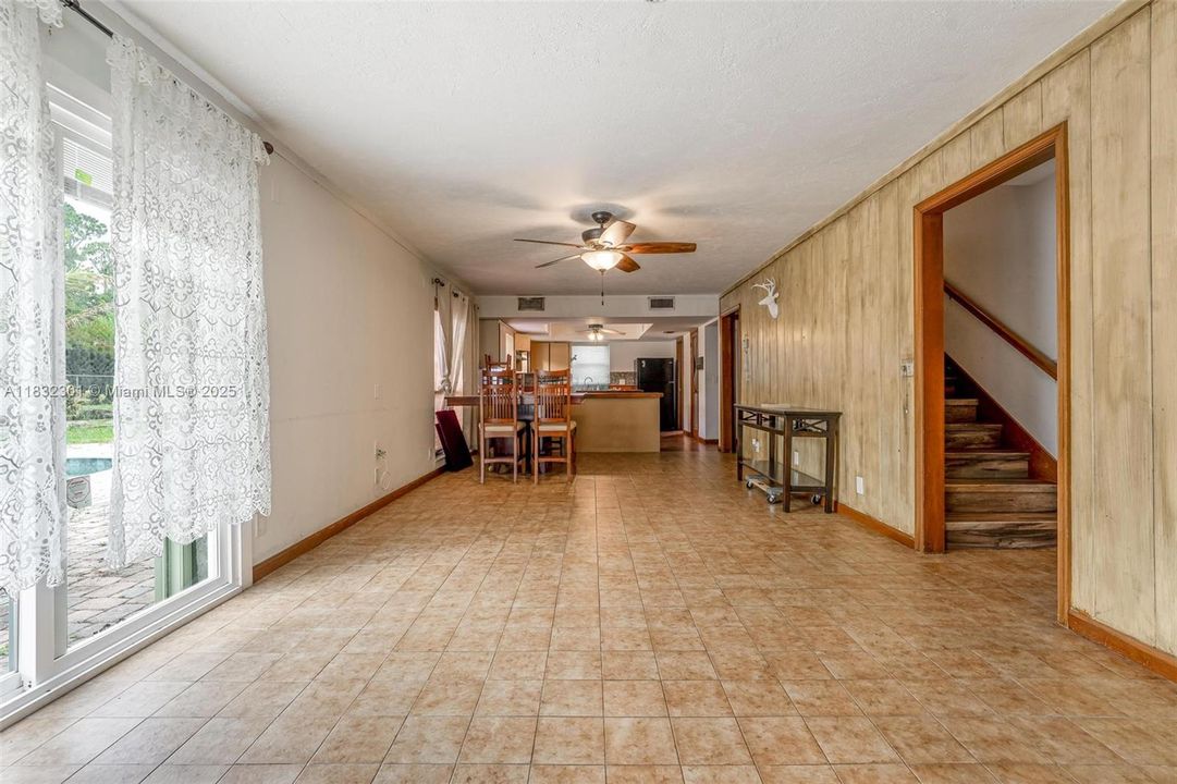 En Venta: $1,500,000 (5 camas, 3 baños, 2722 Pies cuadrados)