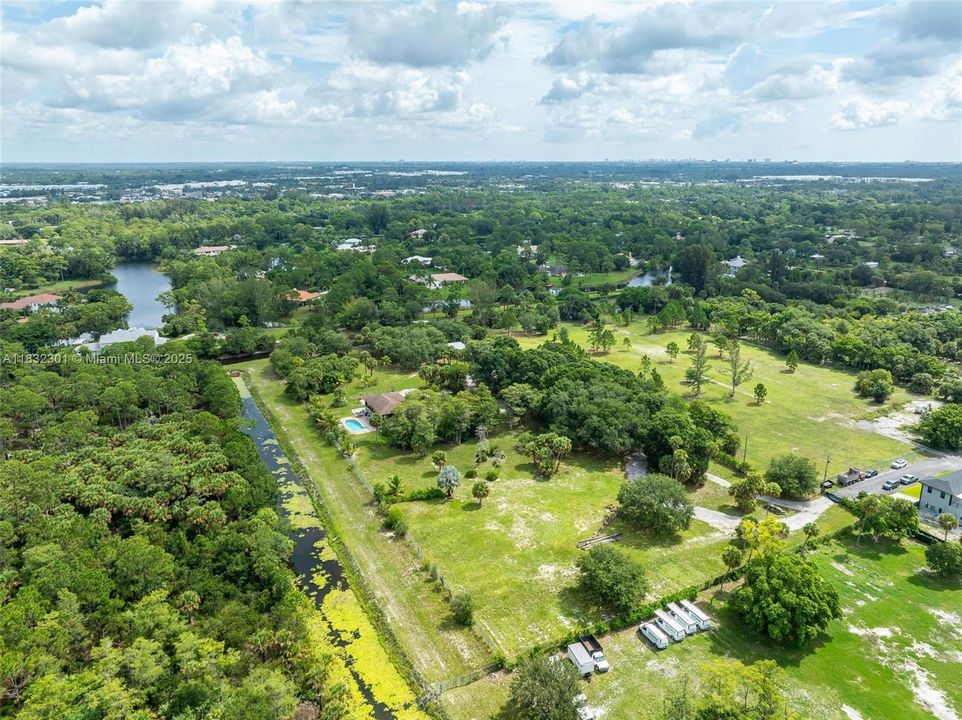 En Venta: $1,500,000 (5 camas, 3 baños, 2722 Pies cuadrados)