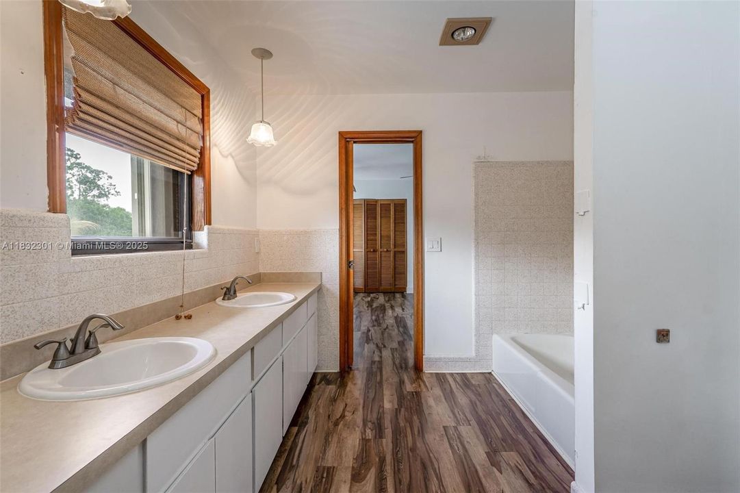 En Venta: $1,500,000 (5 camas, 3 baños, 2722 Pies cuadrados)