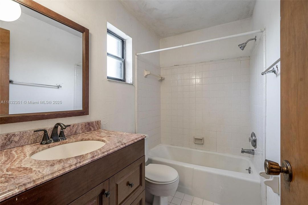 En Venta: $1,500,000 (5 camas, 3 baños, 2722 Pies cuadrados)