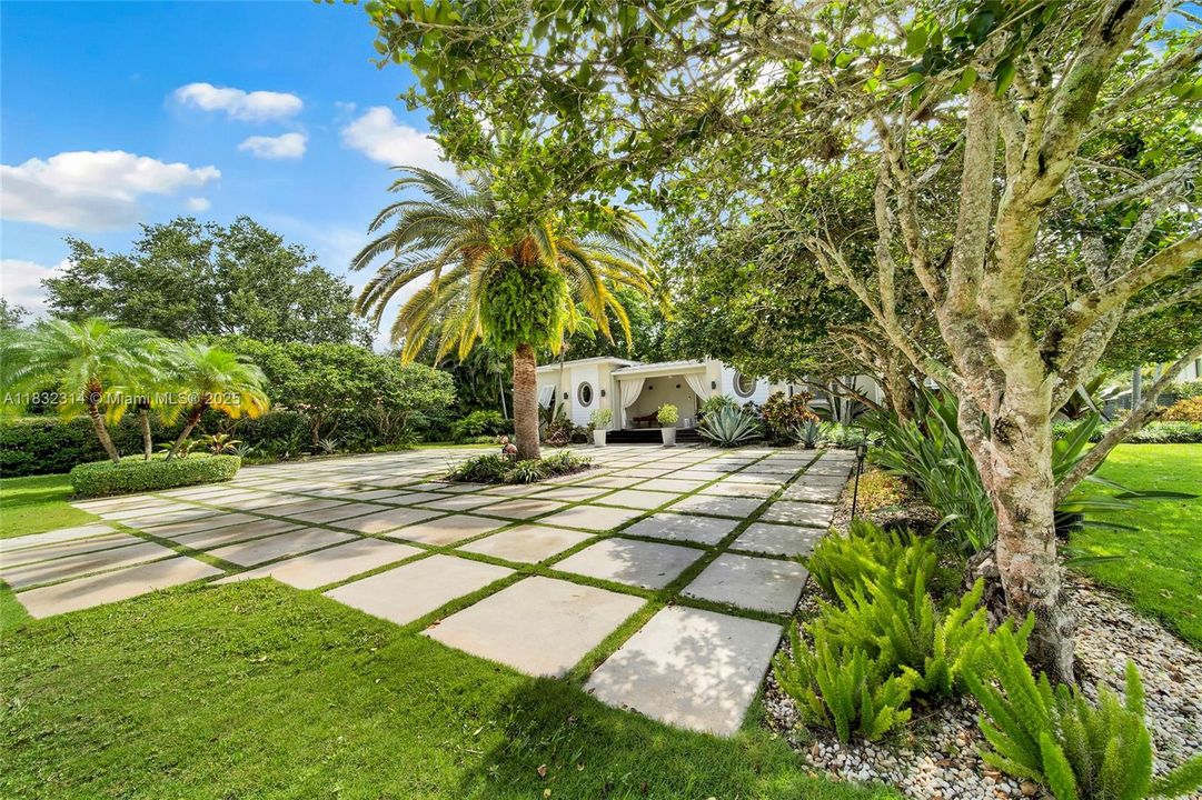 В аренду: $15,750 (5 спален, 4 ванн, 4328 Квадратных фут)