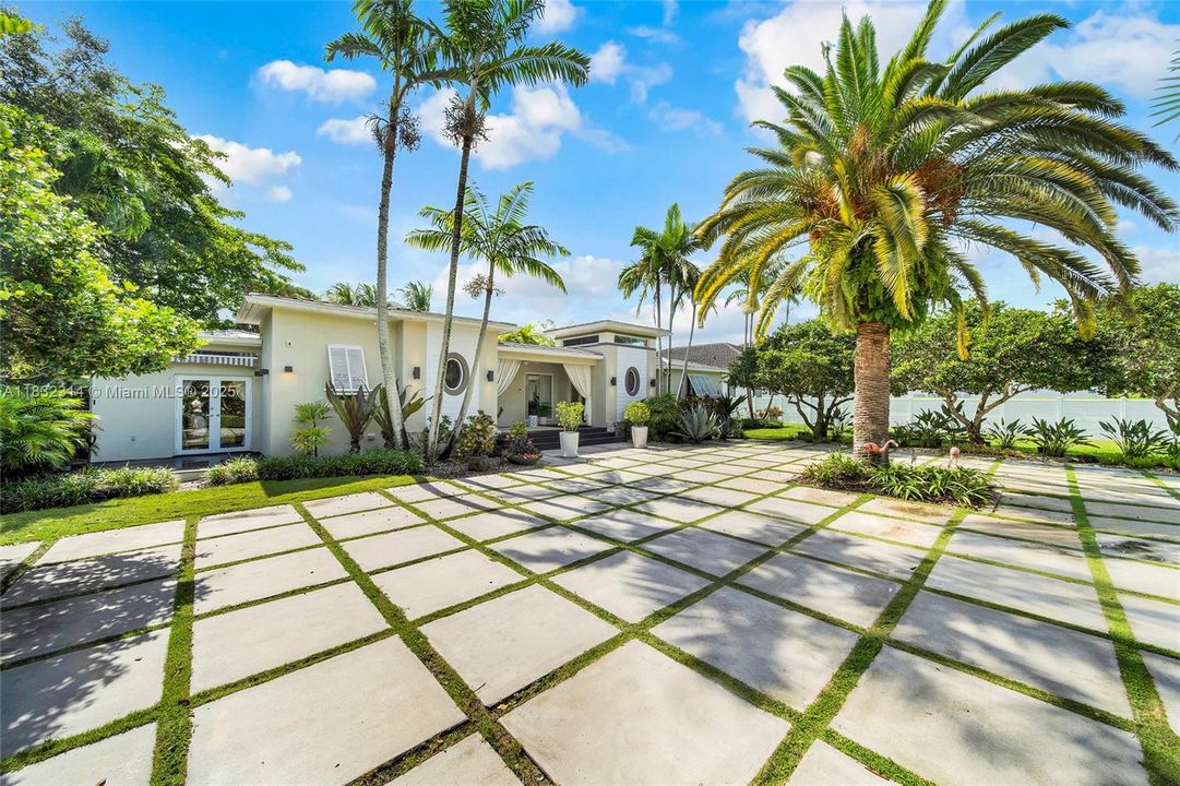 В аренду: $15,750 (5 спален, 4 ванн, 4328 Квадратных фут)