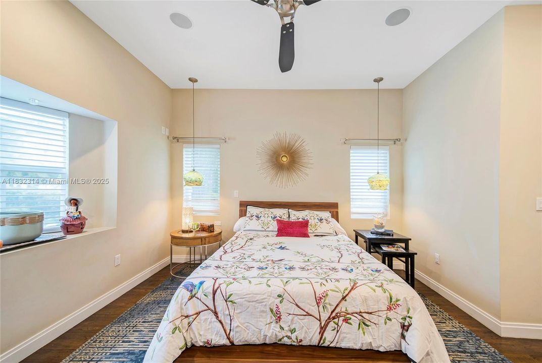 В аренду: $15,750 (5 спален, 4 ванн, 4328 Квадратных фут)