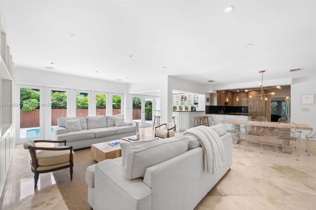 Недавно продано: $3,690,000 (4 спален, 3 ванн, 3458 Квадратных фут)