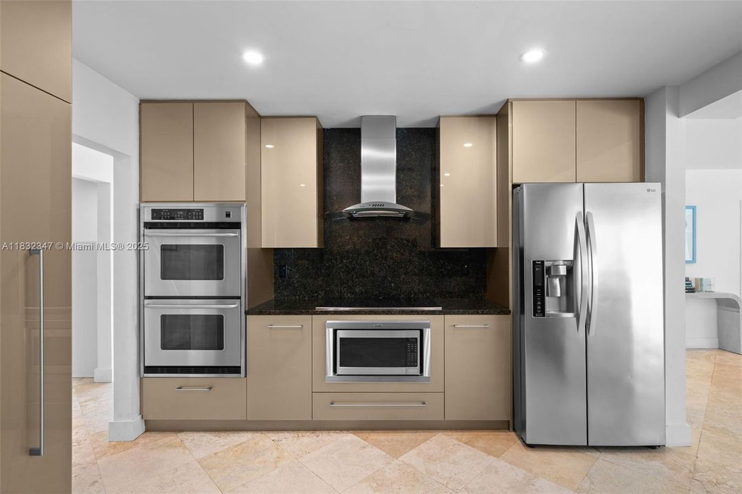 Недавно продано: $3,690,000 (4 спален, 3 ванн, 3458 Квадратных фут)