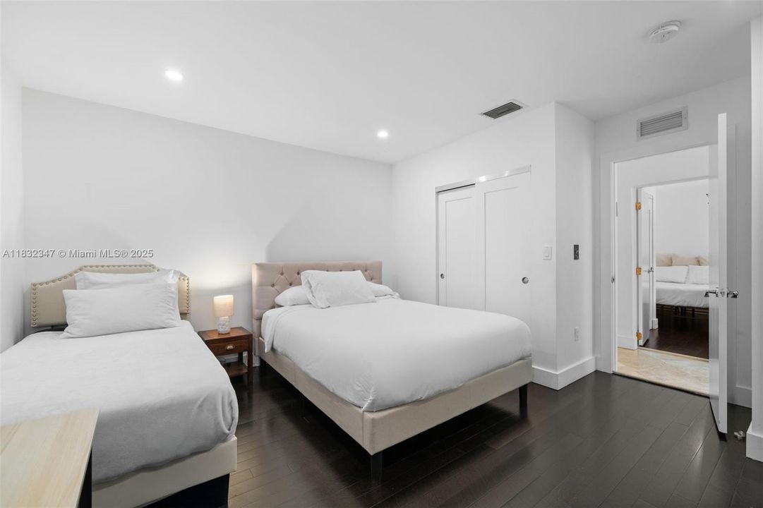 Недавно продано: $3,690,000 (4 спален, 3 ванн, 3458 Квадратных фут)