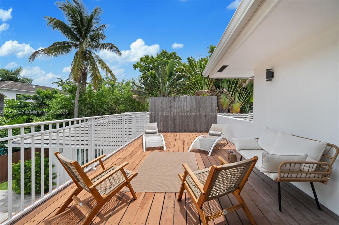 Недавно продано: $3,690,000 (4 спален, 3 ванн, 3458 Квадратных фут)