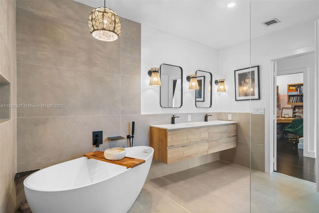 Недавно продано: $3,690,000 (4 спален, 3 ванн, 3458 Квадратных фут)