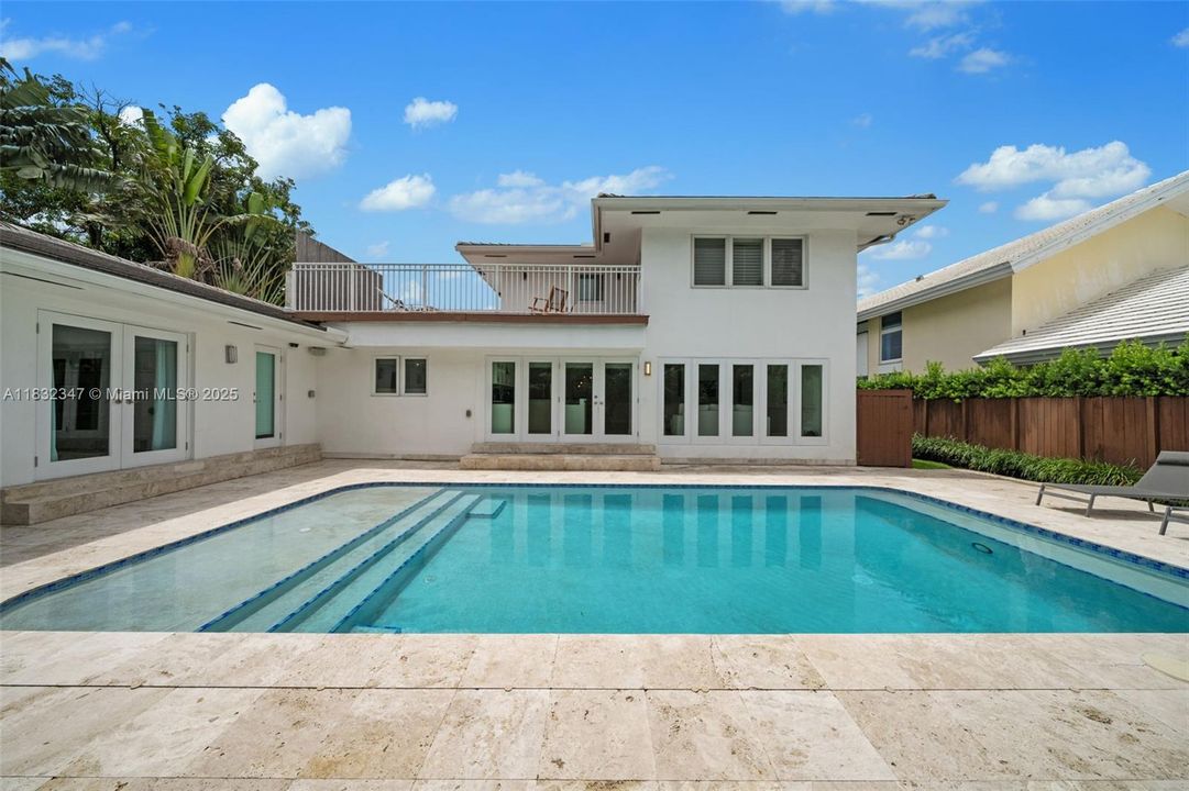 Недавно продано: $3,690,000 (4 спален, 3 ванн, 3458 Квадратных фут)