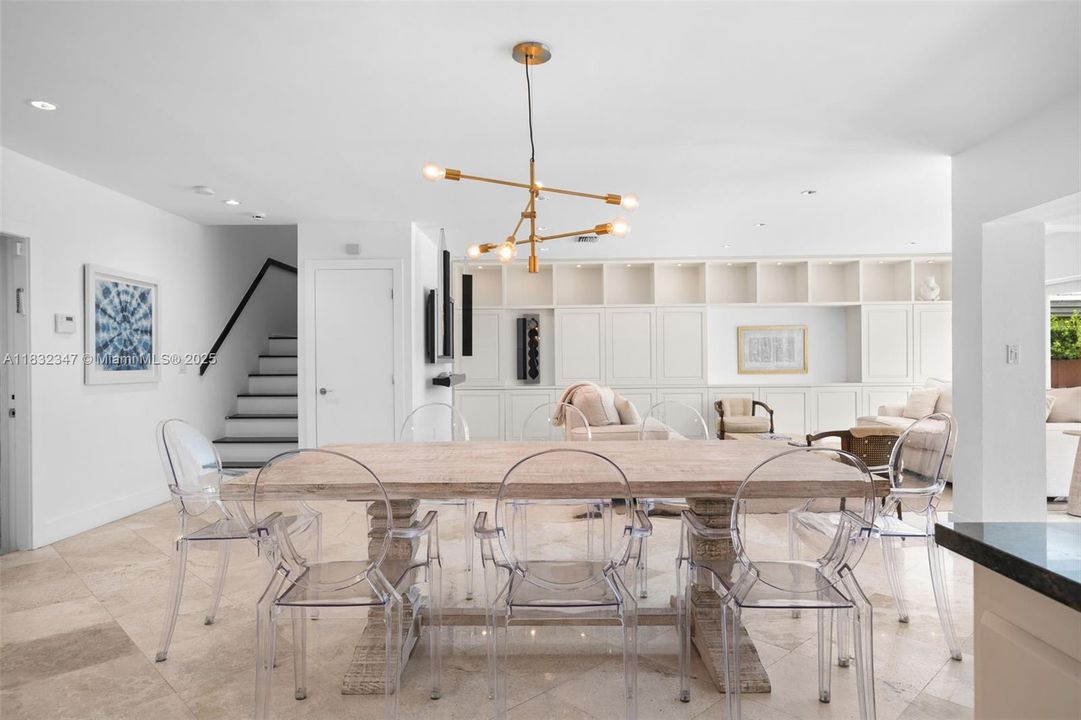 Недавно продано: $3,690,000 (4 спален, 3 ванн, 3458 Квадратных фут)