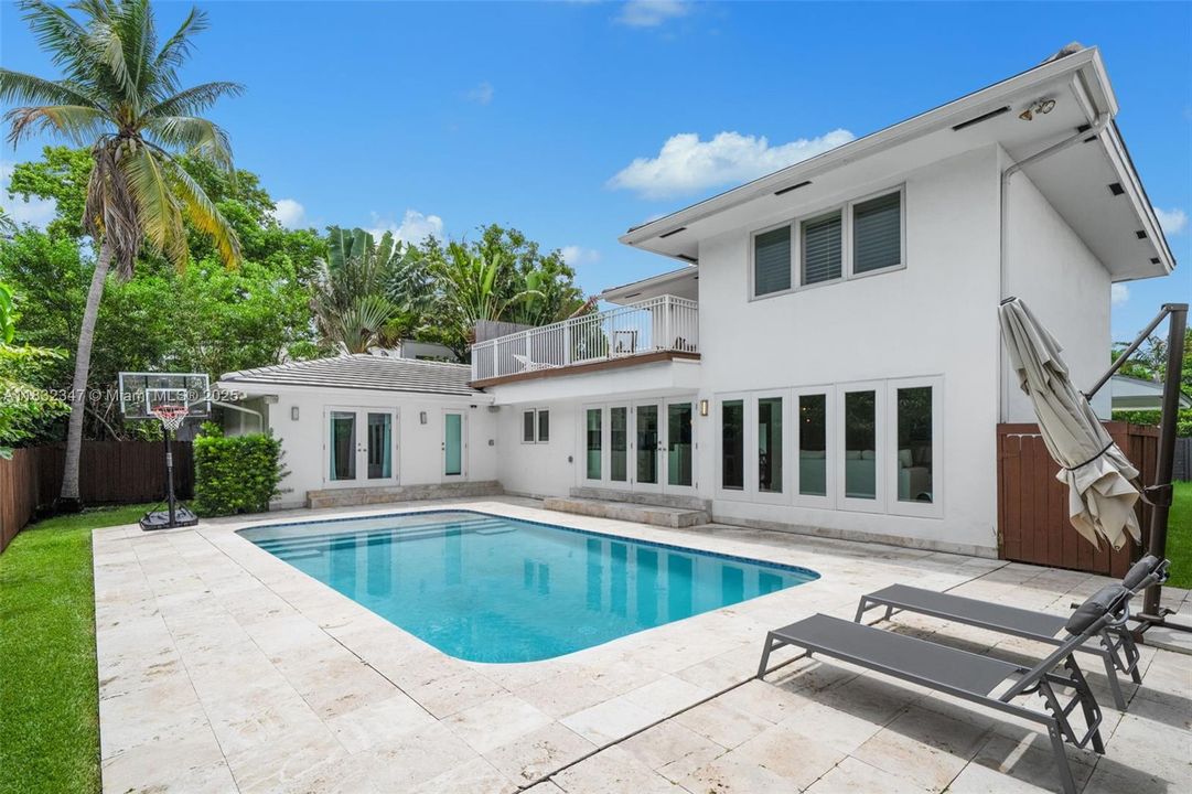 Недавно продано: $3,690,000 (4 спален, 3 ванн, 3458 Квадратных фут)