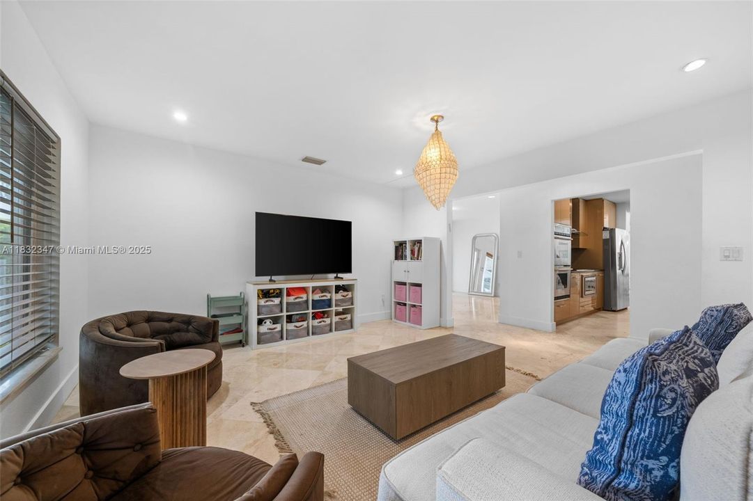 Недавно продано: $3,690,000 (4 спален, 3 ванн, 3458 Квадратных фут)