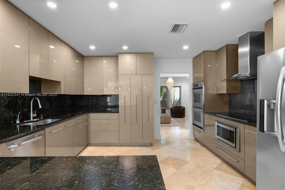 Недавно продано: $3,690,000 (4 спален, 3 ванн, 3458 Квадратных фут)