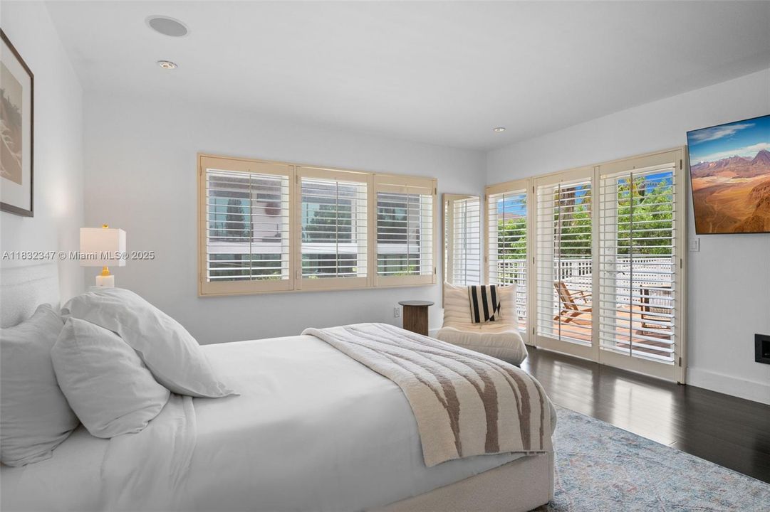 Недавно продано: $3,690,000 (4 спален, 3 ванн, 3458 Квадратных фут)