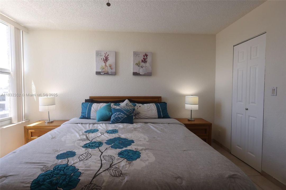 Active With Contract: $3,350 (2 beds, 2 baths, 864 Square Feet)