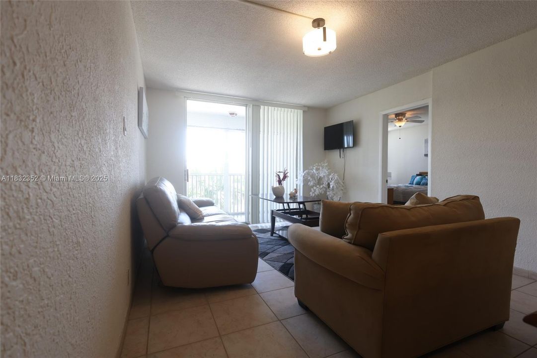 Active With Contract: $3,350 (2 beds, 2 baths, 864 Square Feet)