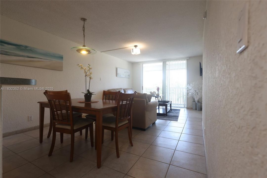 Active With Contract: $3,350 (2 beds, 2 baths, 864 Square Feet)