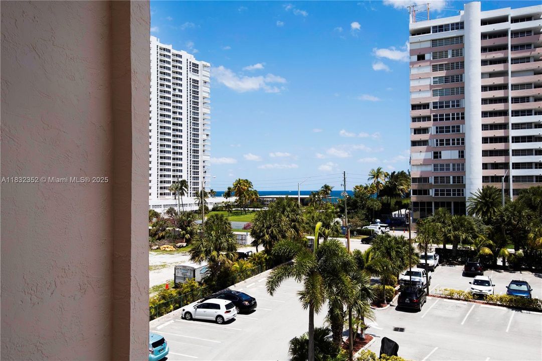 Active With Contract: $3,350 (2 beds, 2 baths, 864 Square Feet)