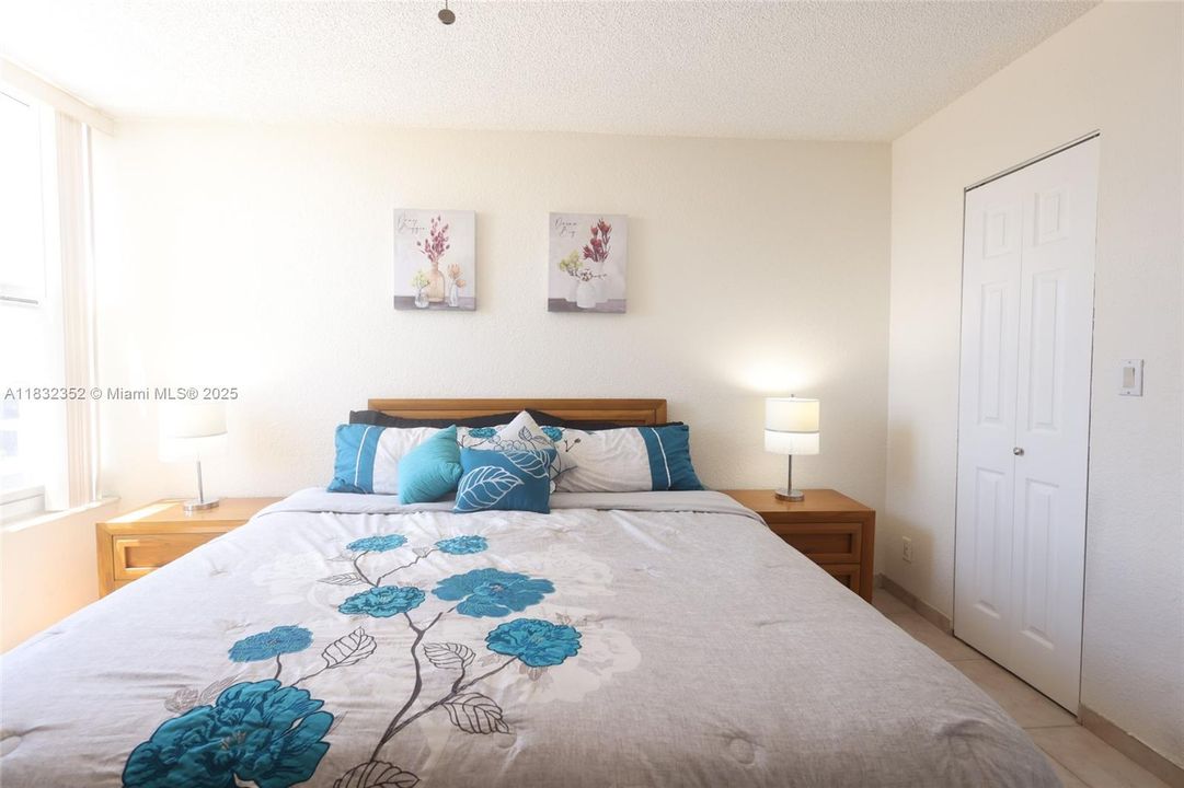 Active With Contract: $3,350 (2 beds, 2 baths, 864 Square Feet)