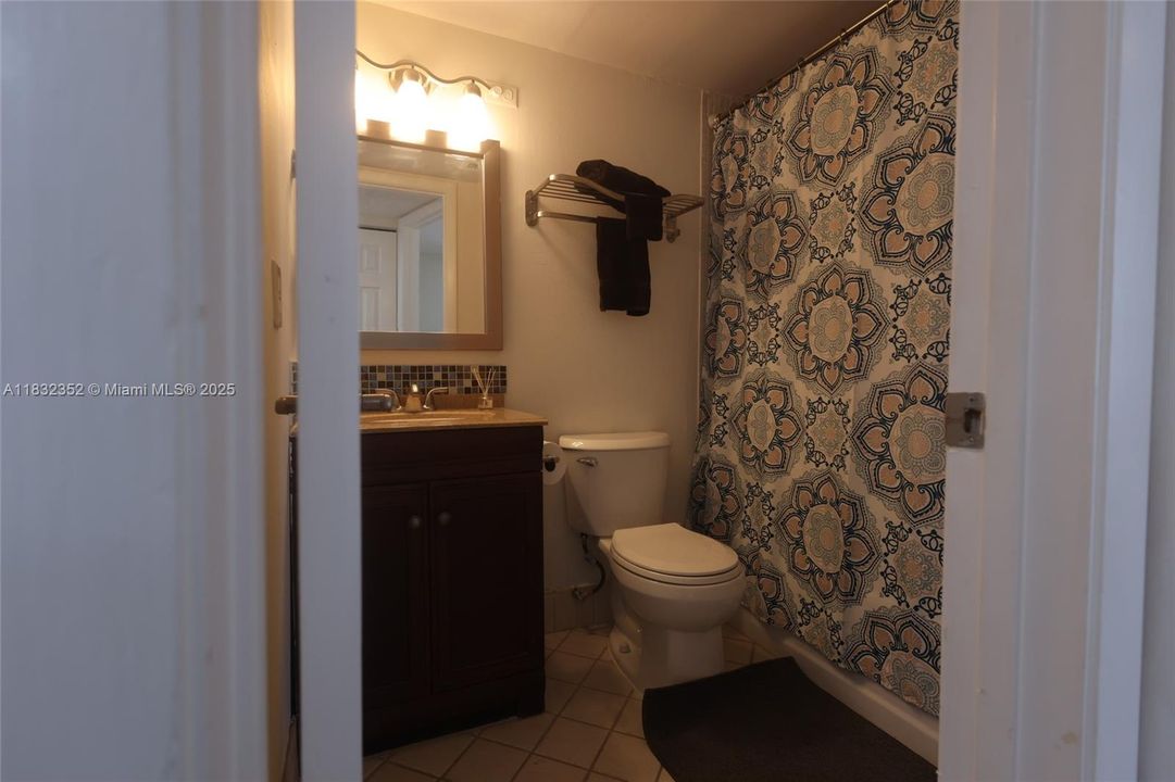 Active With Contract: $3,350 (2 beds, 2 baths, 864 Square Feet)