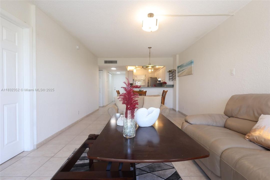 Active With Contract: $3,350 (2 beds, 2 baths, 864 Square Feet)