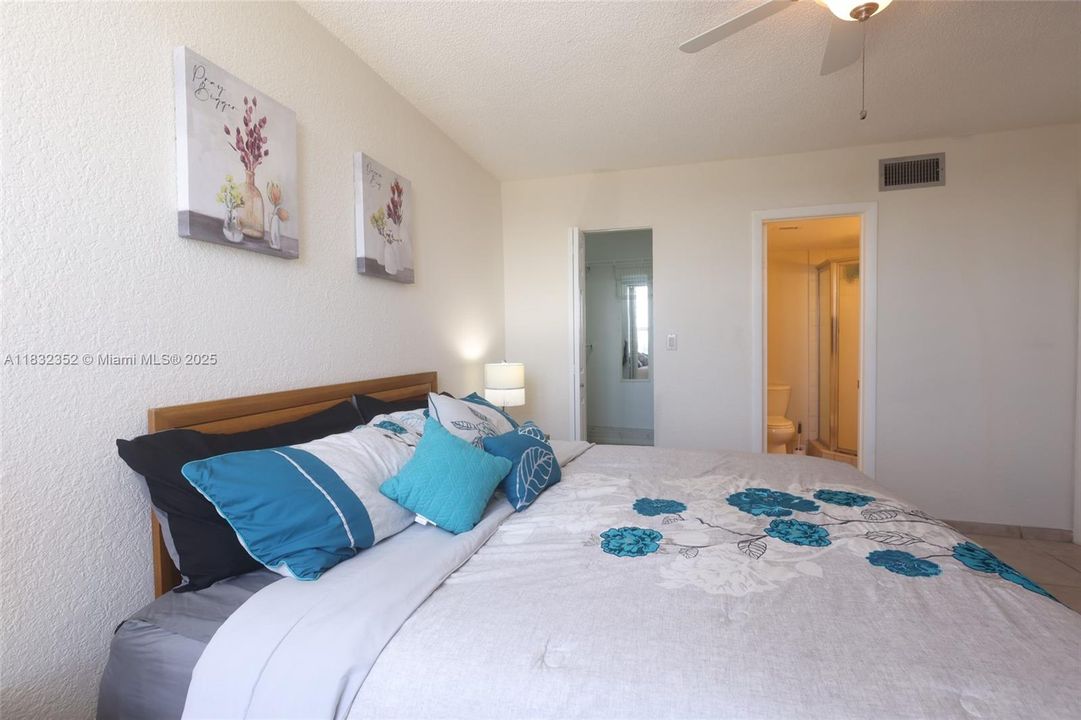 Active With Contract: $3,350 (2 beds, 2 baths, 864 Square Feet)