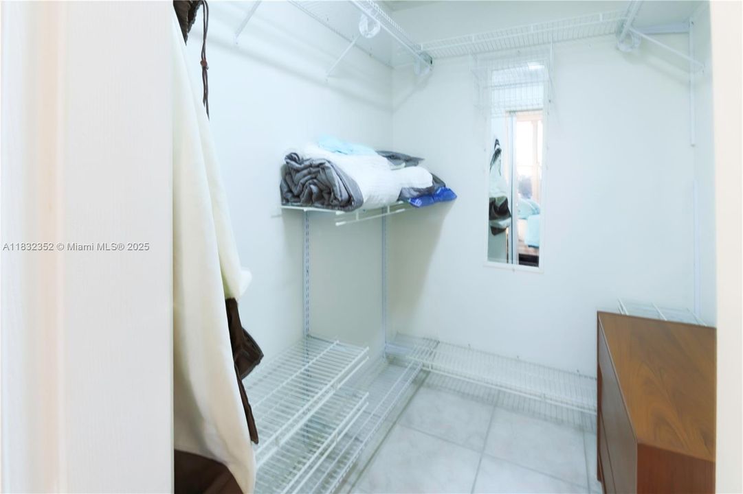 Active With Contract: $3,350 (2 beds, 2 baths, 864 Square Feet)