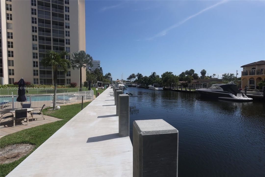 Active With Contract: $3,350 (2 beds, 2 baths, 864 Square Feet)