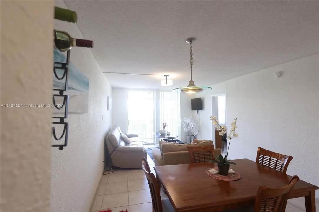 Active With Contract: $3,350 (2 beds, 2 baths, 864 Square Feet)