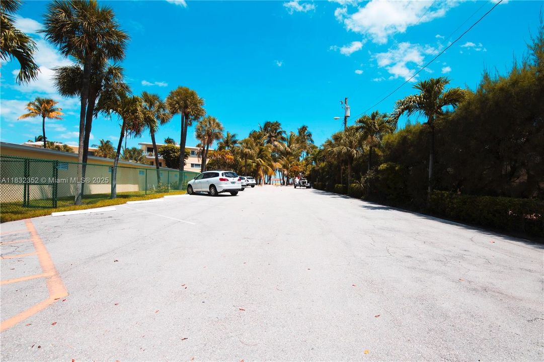 Active With Contract: $3,350 (2 beds, 2 baths, 864 Square Feet)