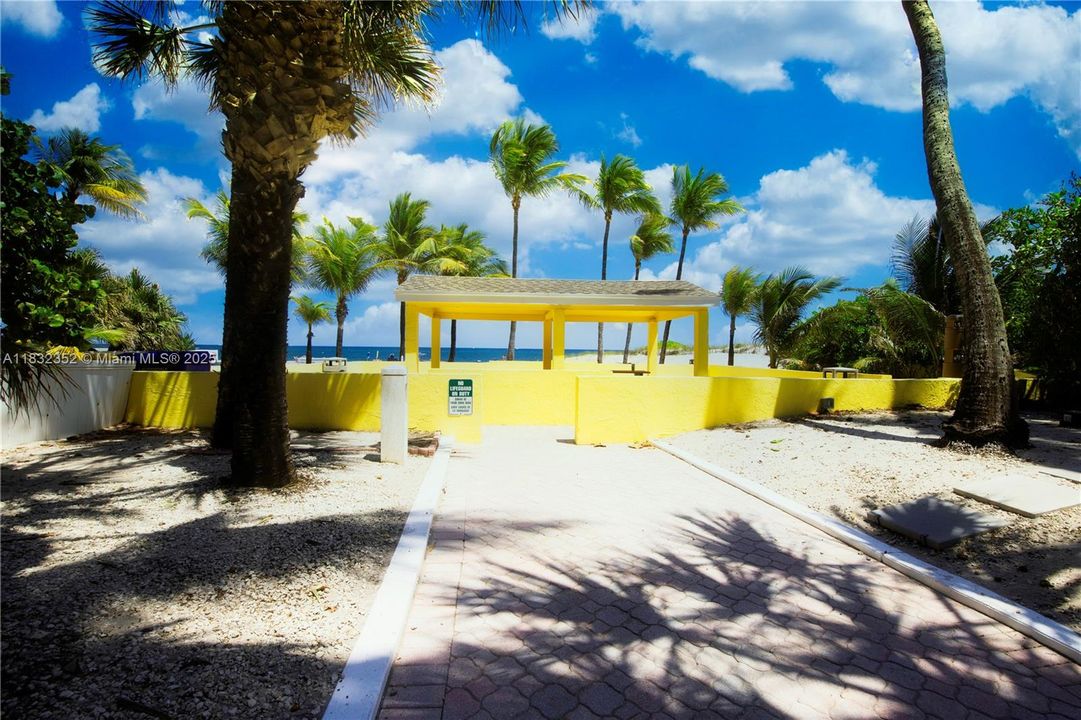 Active With Contract: $3,350 (2 beds, 2 baths, 864 Square Feet)