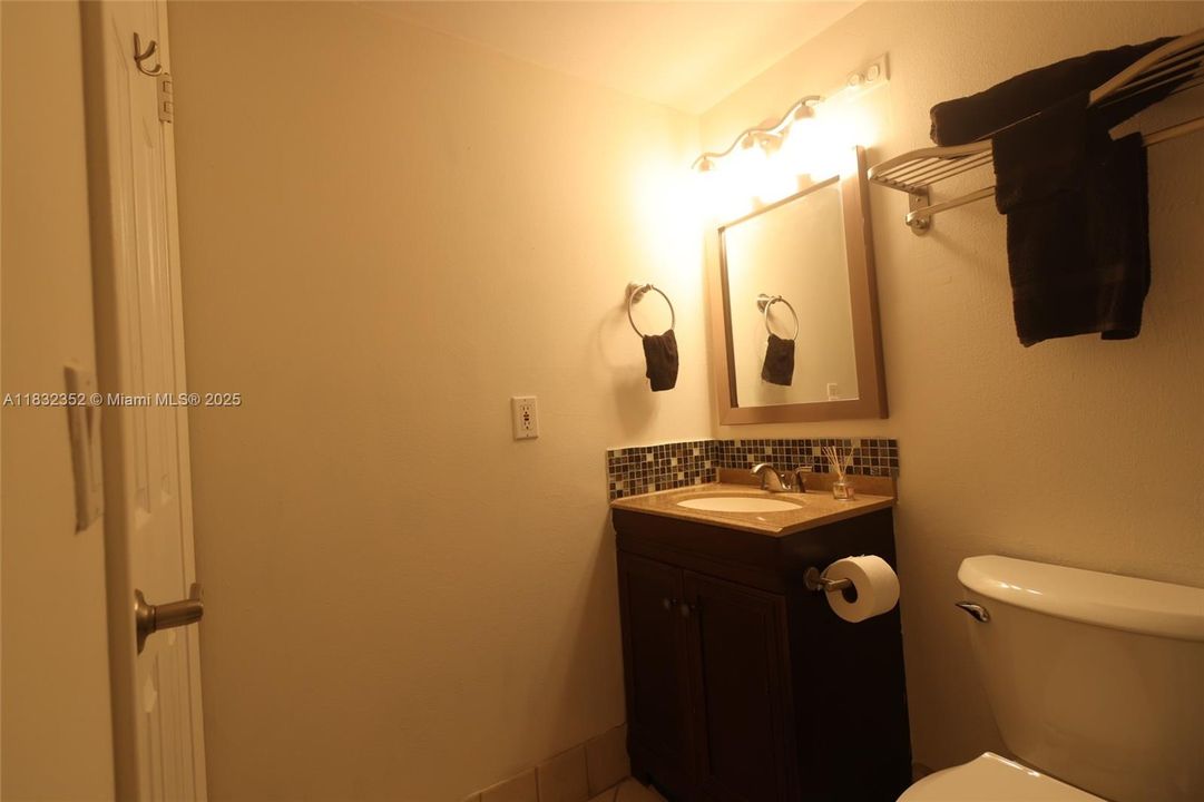 Active With Contract: $3,350 (2 beds, 2 baths, 864 Square Feet)