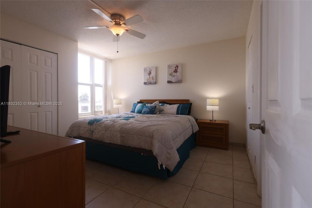 Active With Contract: $3,350 (2 beds, 2 baths, 864 Square Feet)