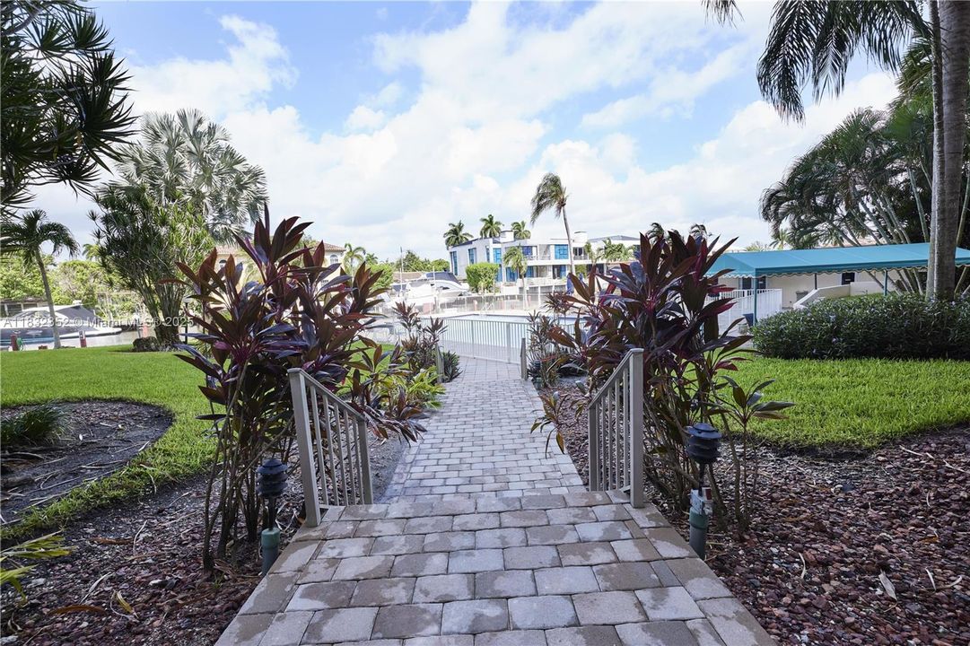 Active With Contract: $3,350 (2 beds, 2 baths, 864 Square Feet)