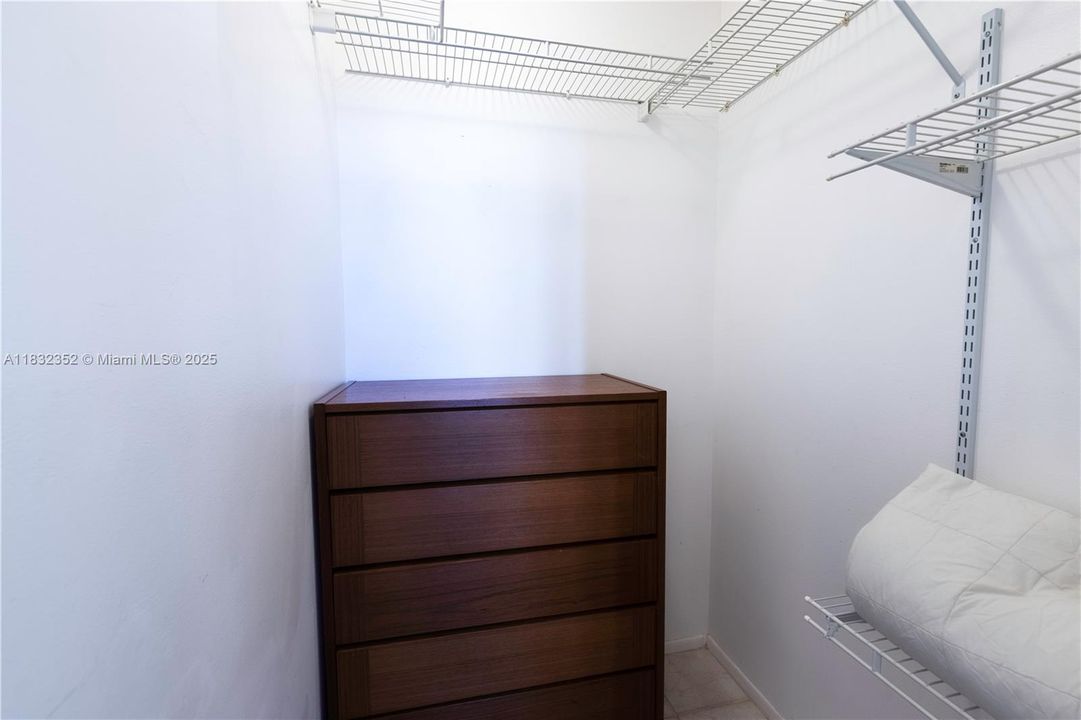 Active With Contract: $3,350 (2 beds, 2 baths, 864 Square Feet)