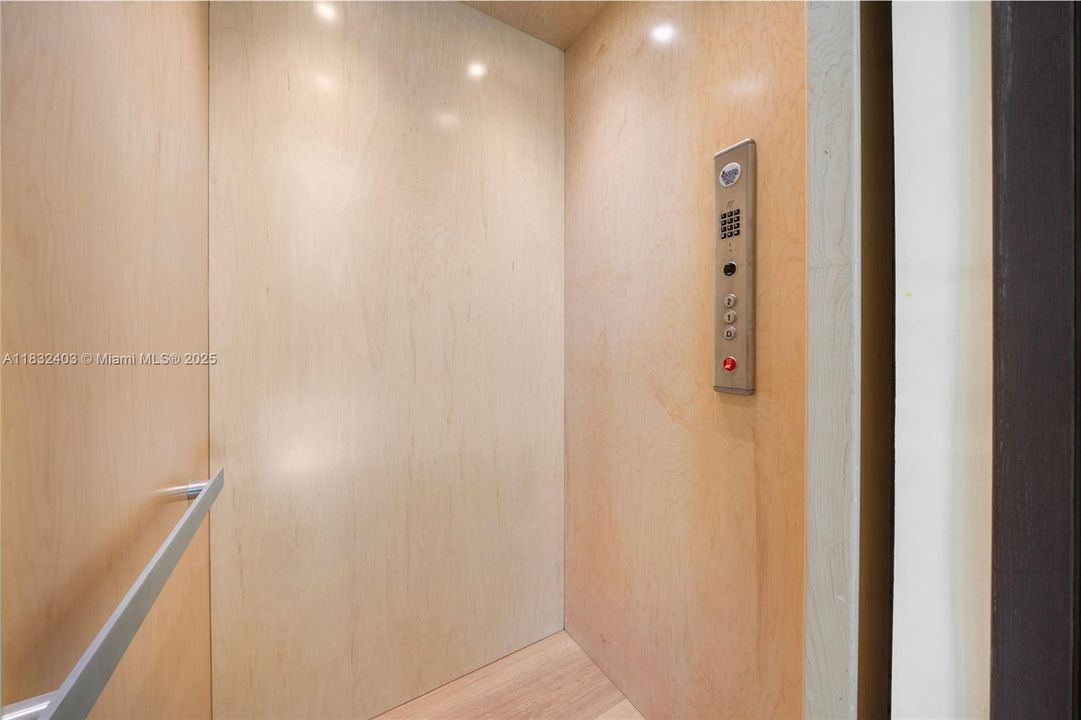 En Venta: $10,900,000 (6 camas, 7 baños, 6265 Pies cuadrados)