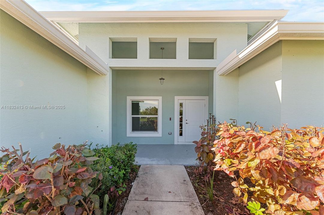 Recently Rented: $4,000 (6 beds, 3 baths, 2850 Square Feet)