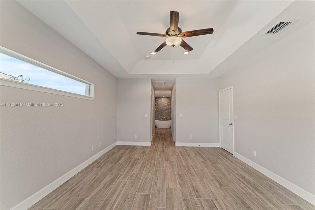 Recently Rented: $4,000 (6 beds, 3 baths, 2850 Square Feet)