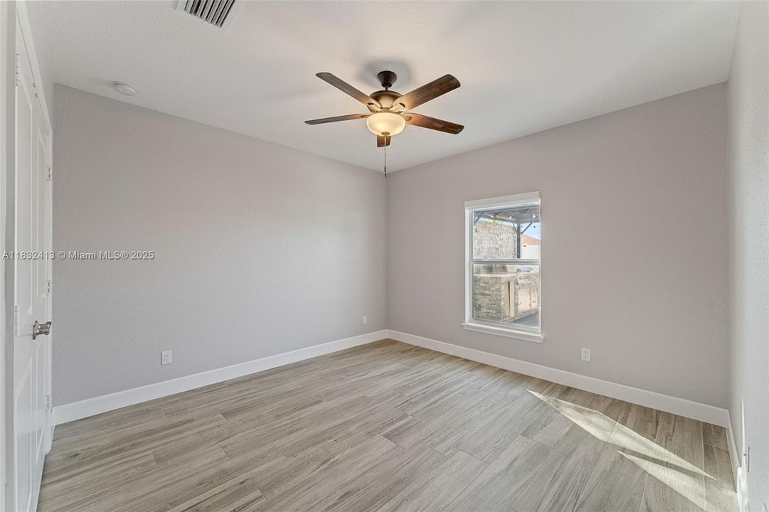 Recently Rented: $4,000 (6 beds, 3 baths, 2850 Square Feet)