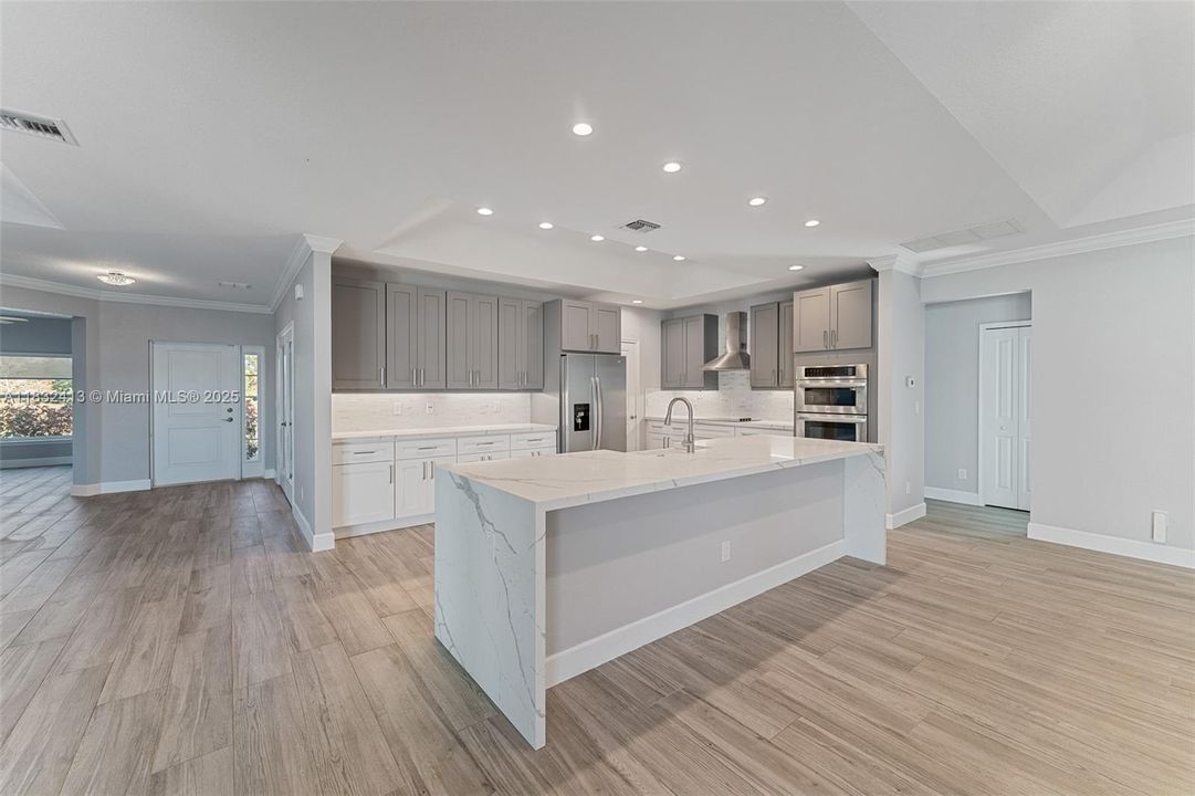 Recently Rented: $4,000 (6 beds, 3 baths, 2850 Square Feet)