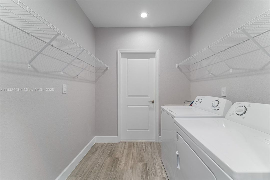 Recently Rented: $4,000 (6 beds, 3 baths, 2850 Square Feet)