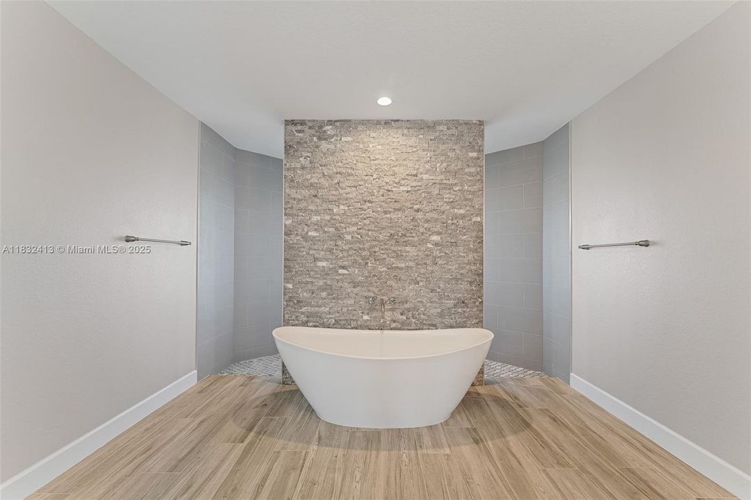 Recently Rented: $4,000 (6 beds, 3 baths, 2850 Square Feet)