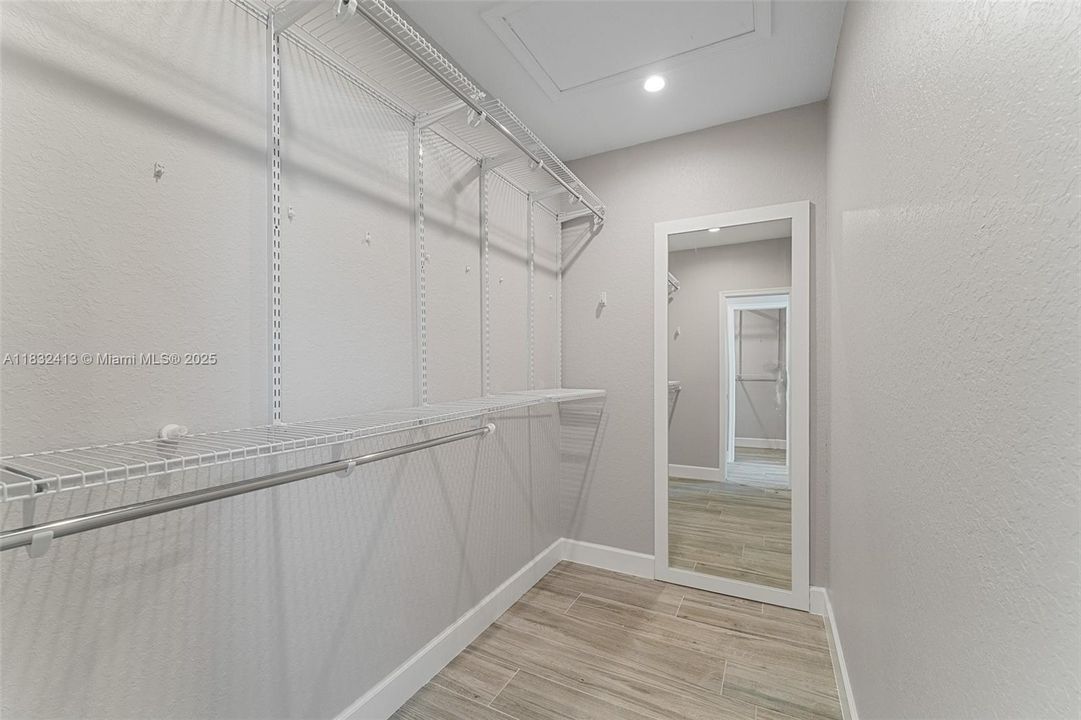 Recently Rented: $4,000 (6 beds, 3 baths, 2850 Square Feet)