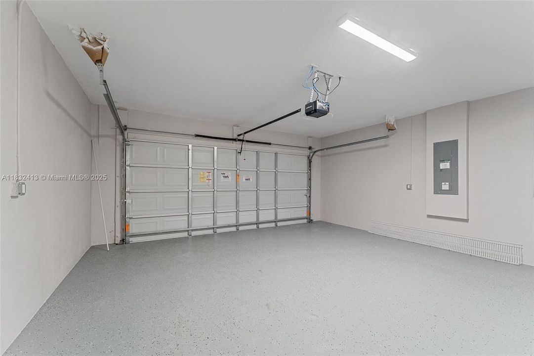 Recently Rented: $4,000 (6 beds, 3 baths, 2850 Square Feet)