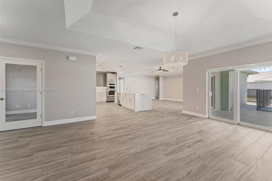 Recently Rented: $4,000 (6 beds, 3 baths, 2850 Square Feet)