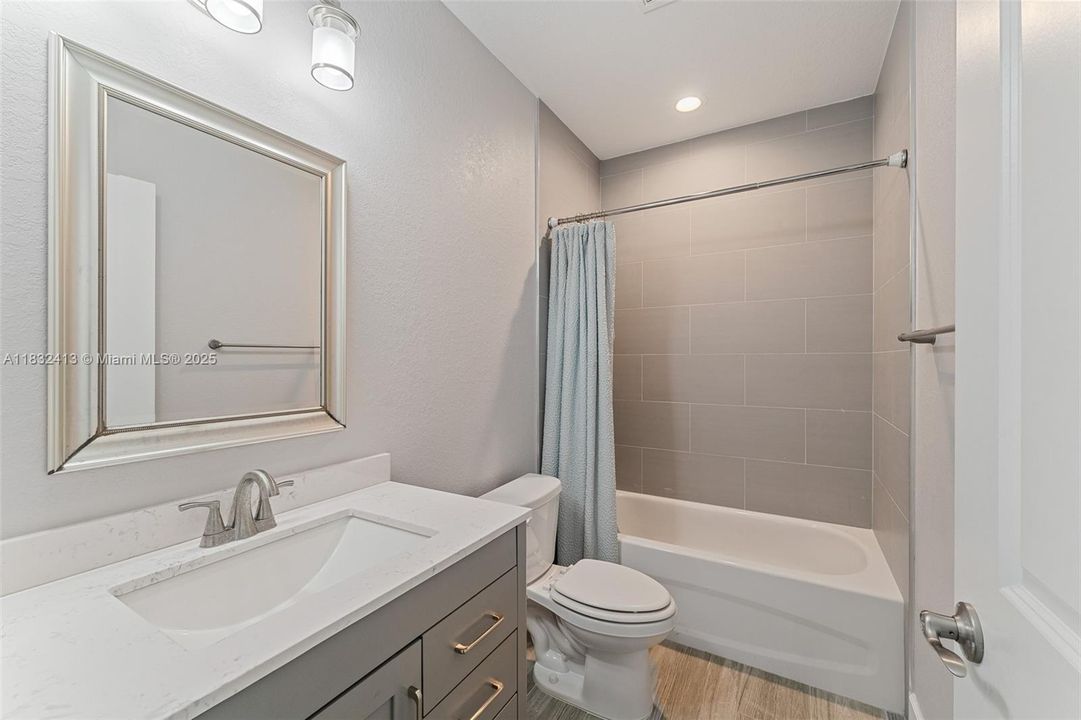 Recently Rented: $4,000 (6 beds, 3 baths, 2850 Square Feet)