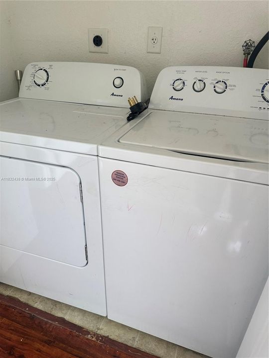 For Sale: $280,000 (4 beds, 3 baths, 1423 Square Feet)