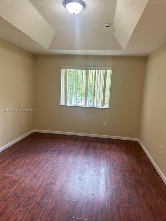 For Sale: $280,000 (4 beds, 3 baths, 1423 Square Feet)